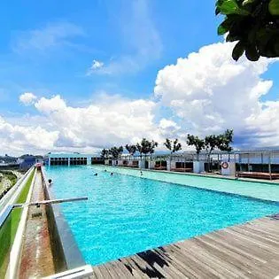 Restary - Blue Dream: Infinity Pool Apartment near Imago Kota Kinabalu